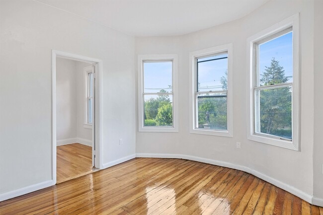 Building Photo - 313 23rd St