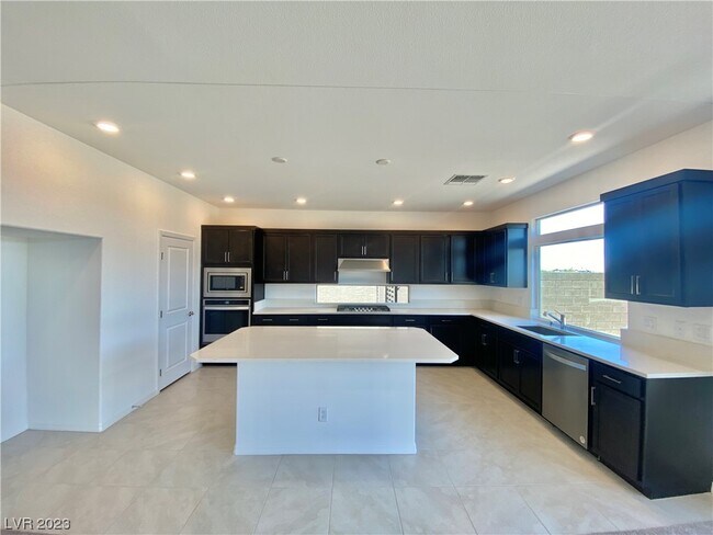 Building Photo - 8454 Hawks View St