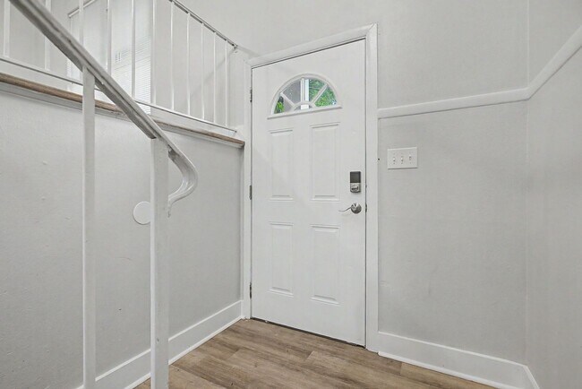 Building Photo - 1811 Devra Dr