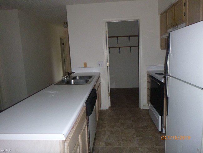 Building Photo - 2 br, 2 bath Apartment - 2928 West Hills Dr