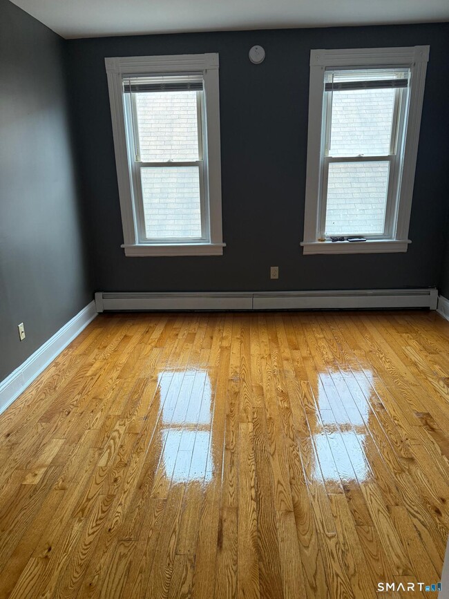 Foto del edificio - 1018 Hancock Ave