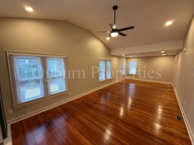 Foto del edificio - 416 E Twenty-Seventh St