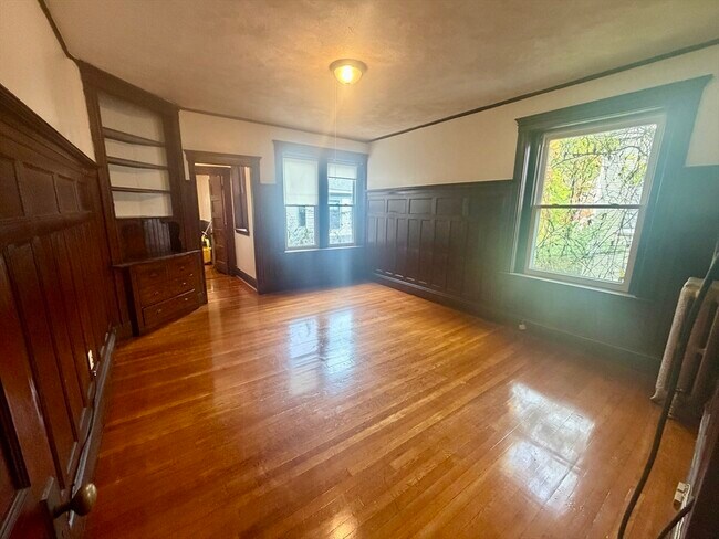 Building Photo - 807 Centre St