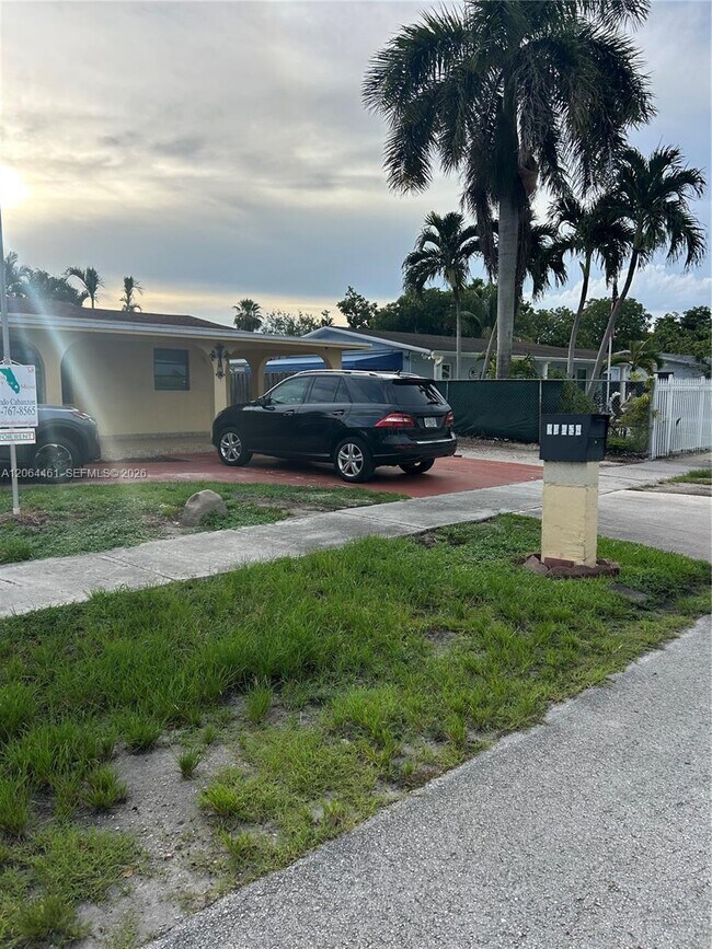Foto del edificio - 19710 NW 51st Ave