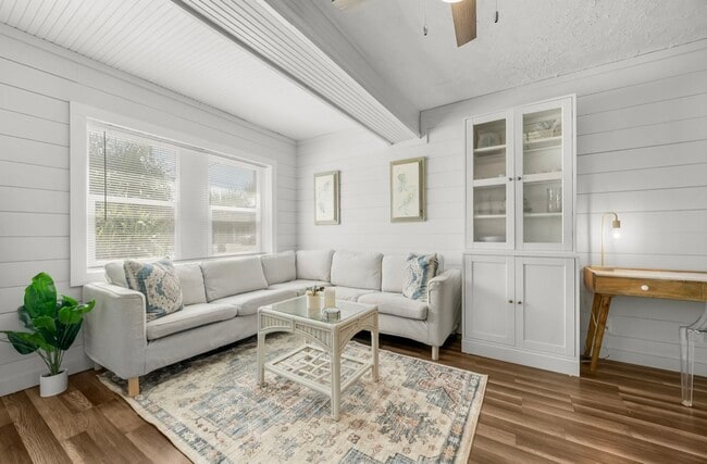 Foto del edificio - 5608 Sunset Ave