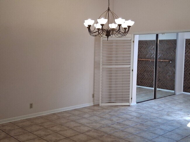 Building Photo - 2723 Canyon Oaks Ct