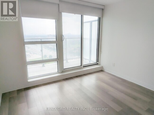 Photo du bâtiment - 2015 Sheppard Ave E