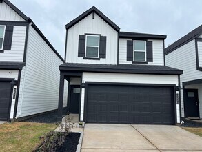 Building Photo - 3220 Crown Gate Dr