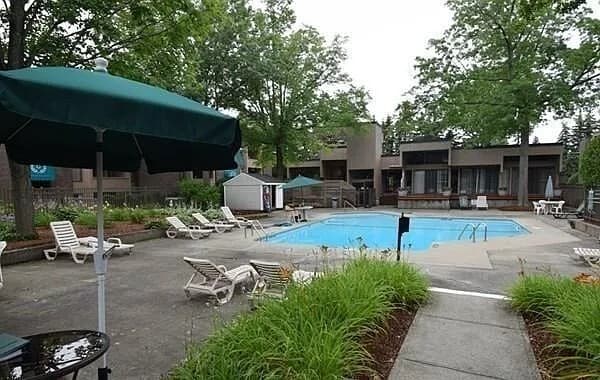 Foto del edificio - 14 Shrewsbury Green Dr