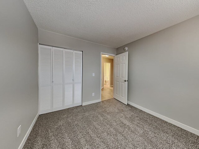 Foto del edificio - 6930 Sugar Creek Cir