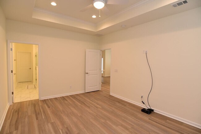 Foto del edificio - Charming Town Home Available