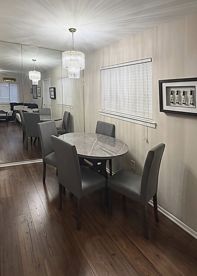 Comedor - 500 Lake Marina Dr