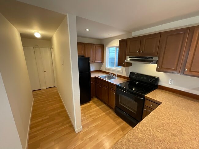 Building Photo - 935 N 85th St