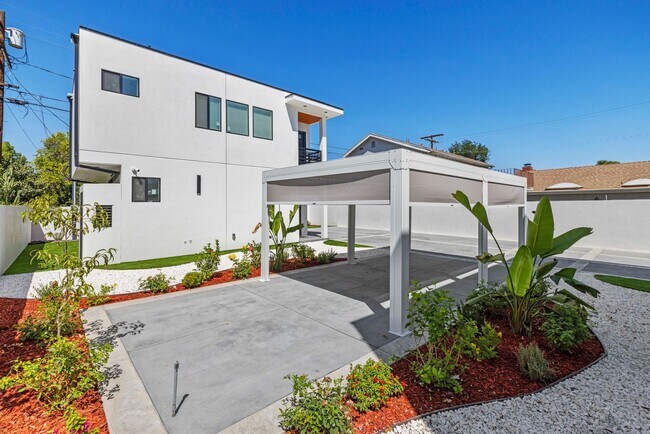 Foto del edificio - 15209 Cohasset St