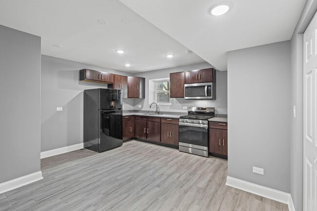 Building Photo - 1841 S Kedzie Ave