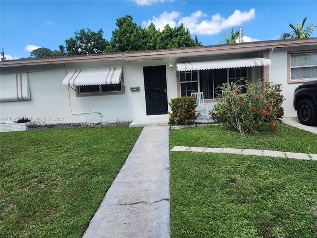 Foto del edificio - 17200 NW 11th Ave