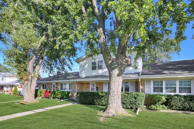 Building Photo - 9002 N Clifton Ave