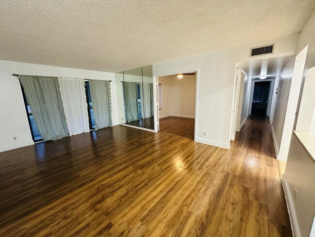 Building Photo - 1115 Green Pine Blvd
