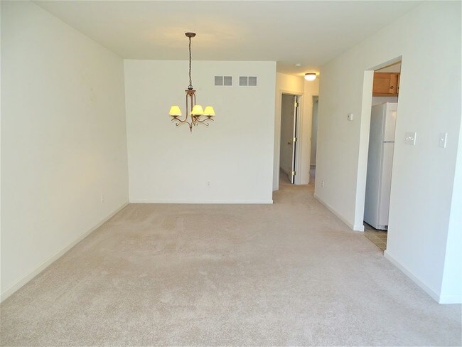Building Photo - 517 Fox Ridge Ln