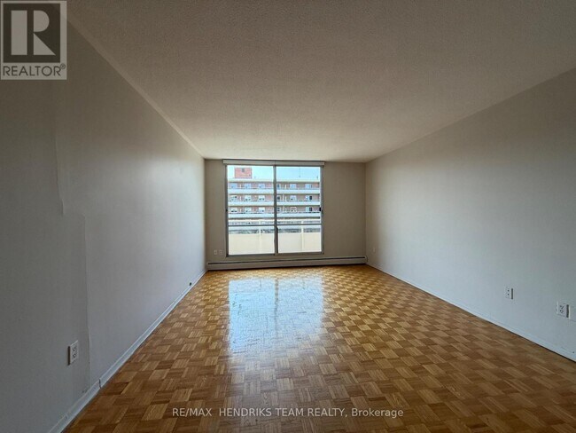 Building Photo - 49 Leaside Dr