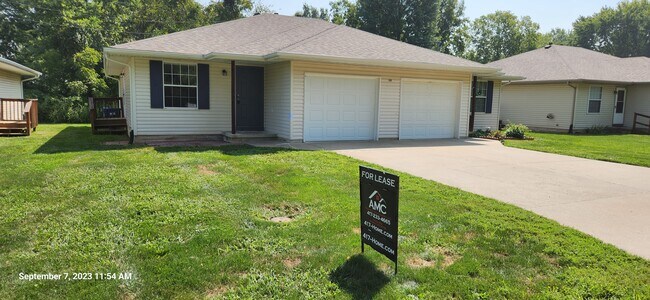 Foto del edificio - 106 S Maple St