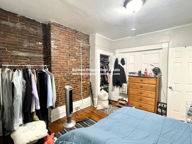 Building Photo - 2 Champney Pl