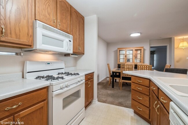 Building Photo - 9743 Wildwood Ct