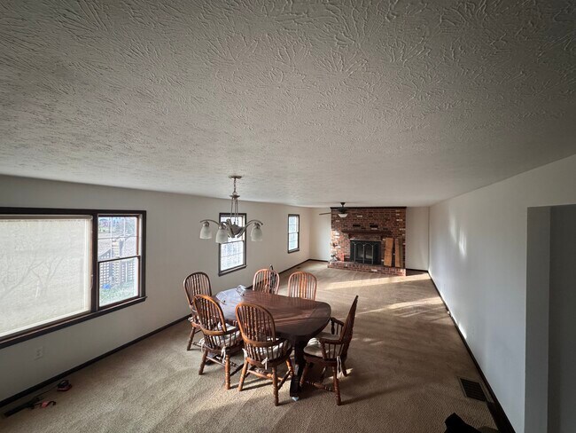 Foto del edificio - 319 Ironwood Rd