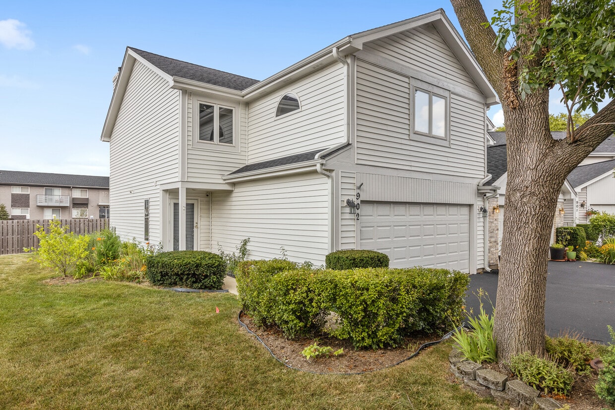 902 Jordan Ct, Westmont, IL 60559 Townhome Rentals in Westmont IL