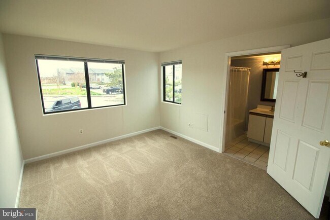 Foto del edificio - 1404 Marion Quimby Dr