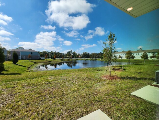 Building Photo - New beautiful Three bedroom Two and a half bath two-story townhome