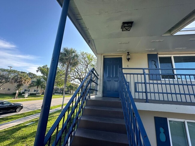 Building Photo - 817 Lighthouse Dr