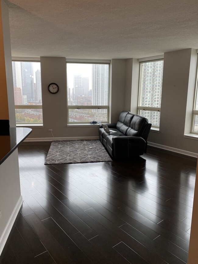 Foto del edificio - 600 N Kingsbury St