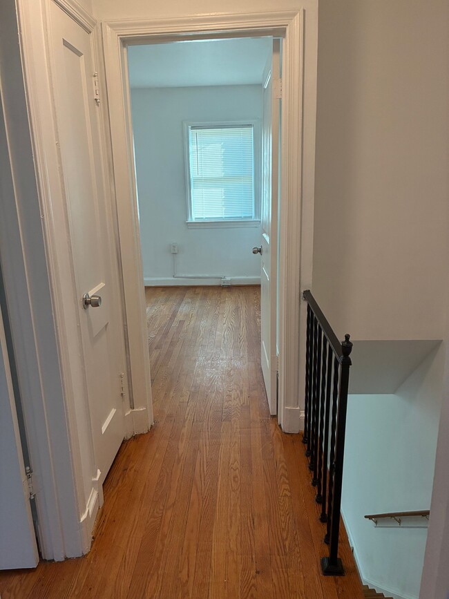 Photo - 425 Oakwood St SE Townhome