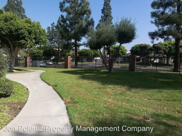 Building Photo - 2862 N Cottonwood St