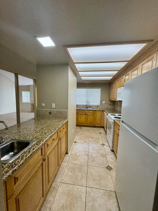 Building Photo - 3882 Radcliffe Ln