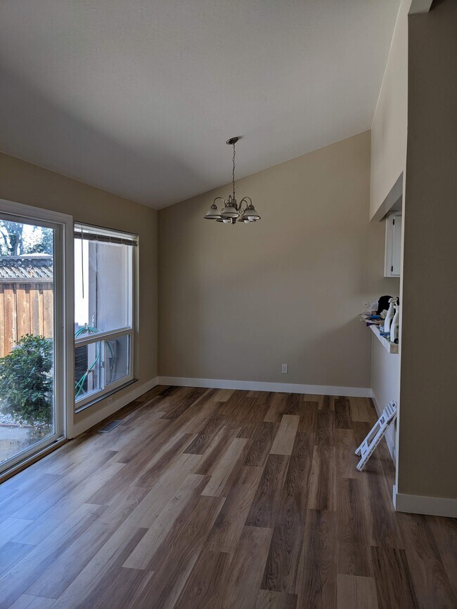 Building Photo - 1313 Merrivale West Square