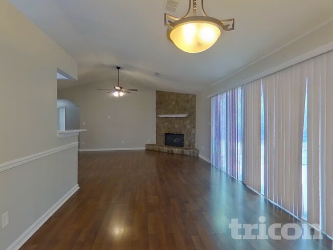 Foto del edificio - 920 Laurel Mill Dr