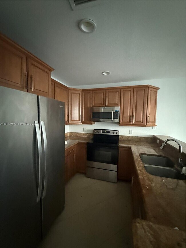 Foto del edificio - 1243 NE 23rd Ave