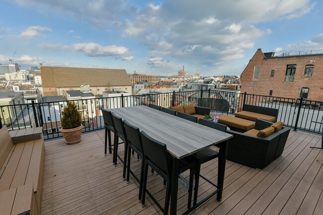 Foto del edificio - 350 W Broadway