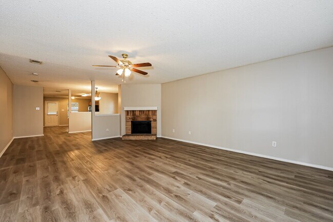 Building Photo - 548 Magdalen Ave