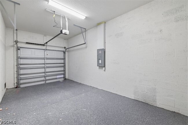 Building Photo - 10087 Amicola St