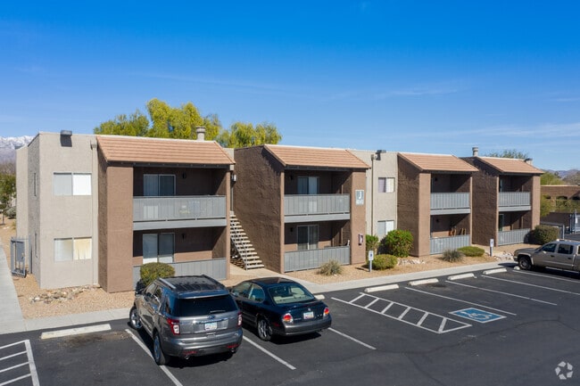 Building Photo - Tanque Verde Apartments