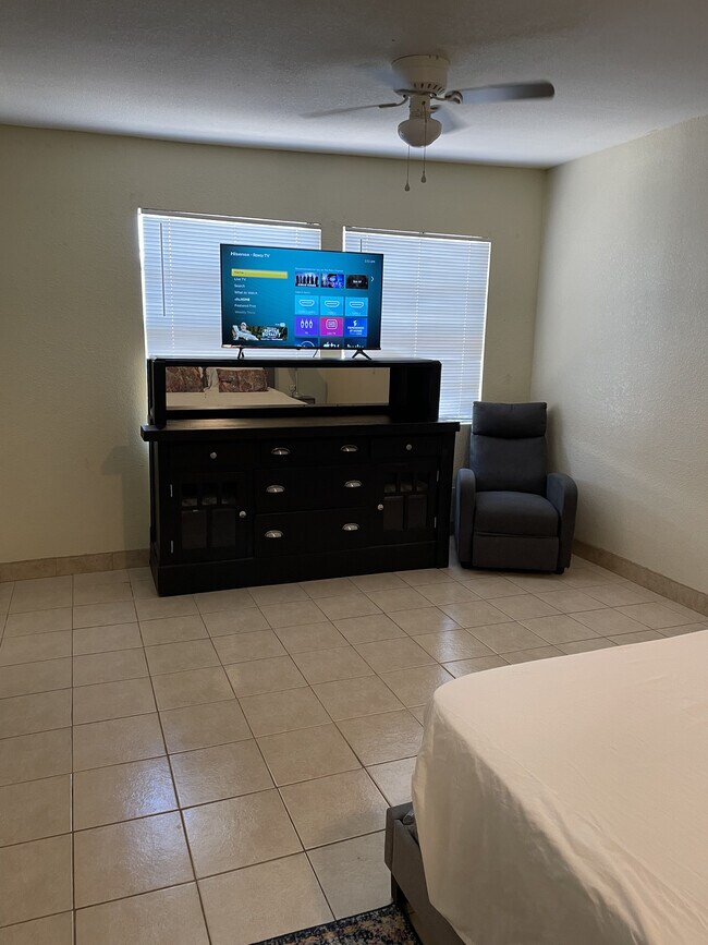 Foto del edificio - 9576 Waverly Dr