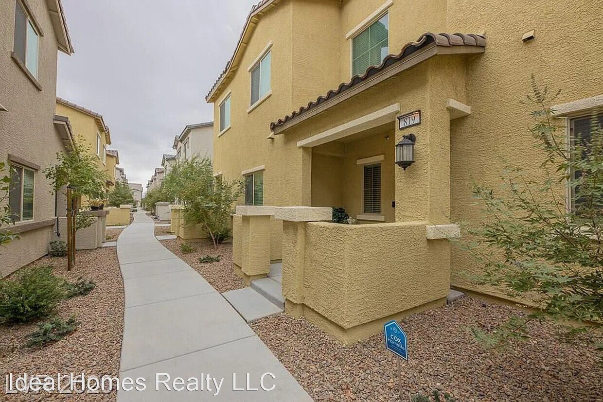 Foto principal - 3 br, 2.5 bath House - 823 Estate Country Ave