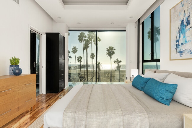 Building Photo - 3009 Ocean Front Walk