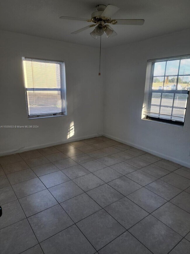 Foto del edificio - 6910 NW 5th Pl