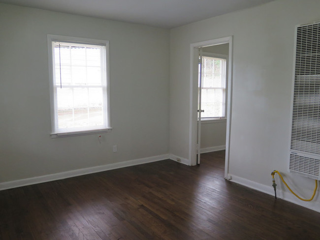 Building Photo - Cozy Marietta Duplex