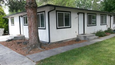 Building Photo - 1008 Holly St