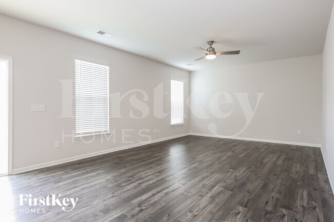 Photo - 300 Stonefence Dr House